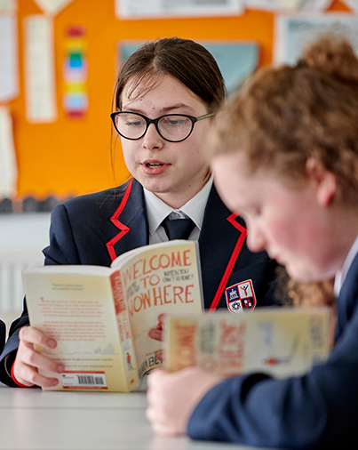 school-girl-reading-img